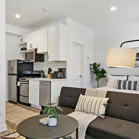Cozy Studio Apt With In-Unit Laundry And Wi-Fi! - Montrose 111
