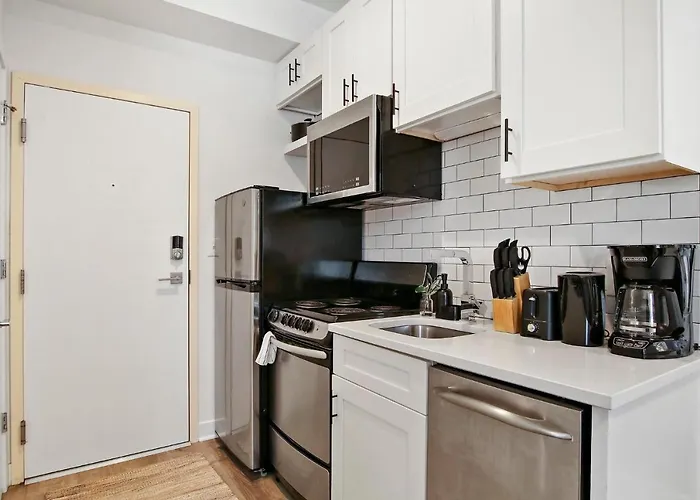 Cozy With In-unit Laundry And Wi-fi! - Montrose 111