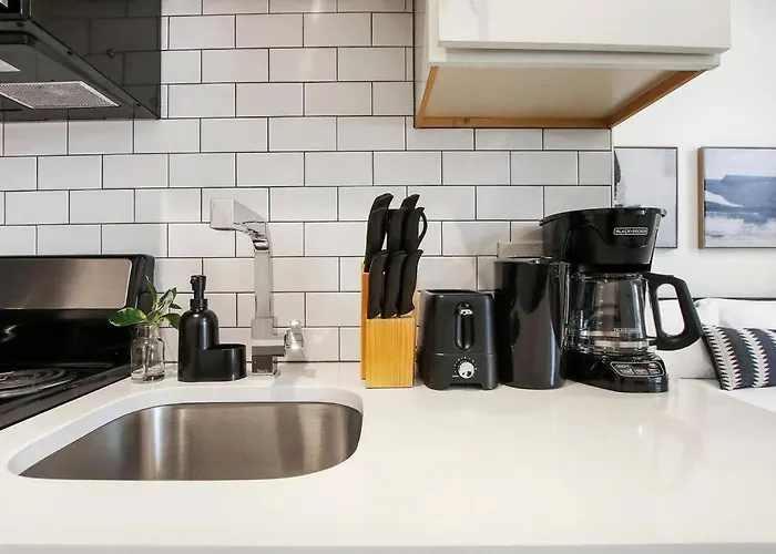 Cozy With In-unit Laundry And Wi-fi! - Montrose 111 *