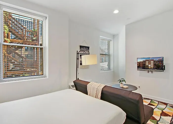 Apartamento Cozy With In-unit Laundry And Wi-fi! - Montrose 111